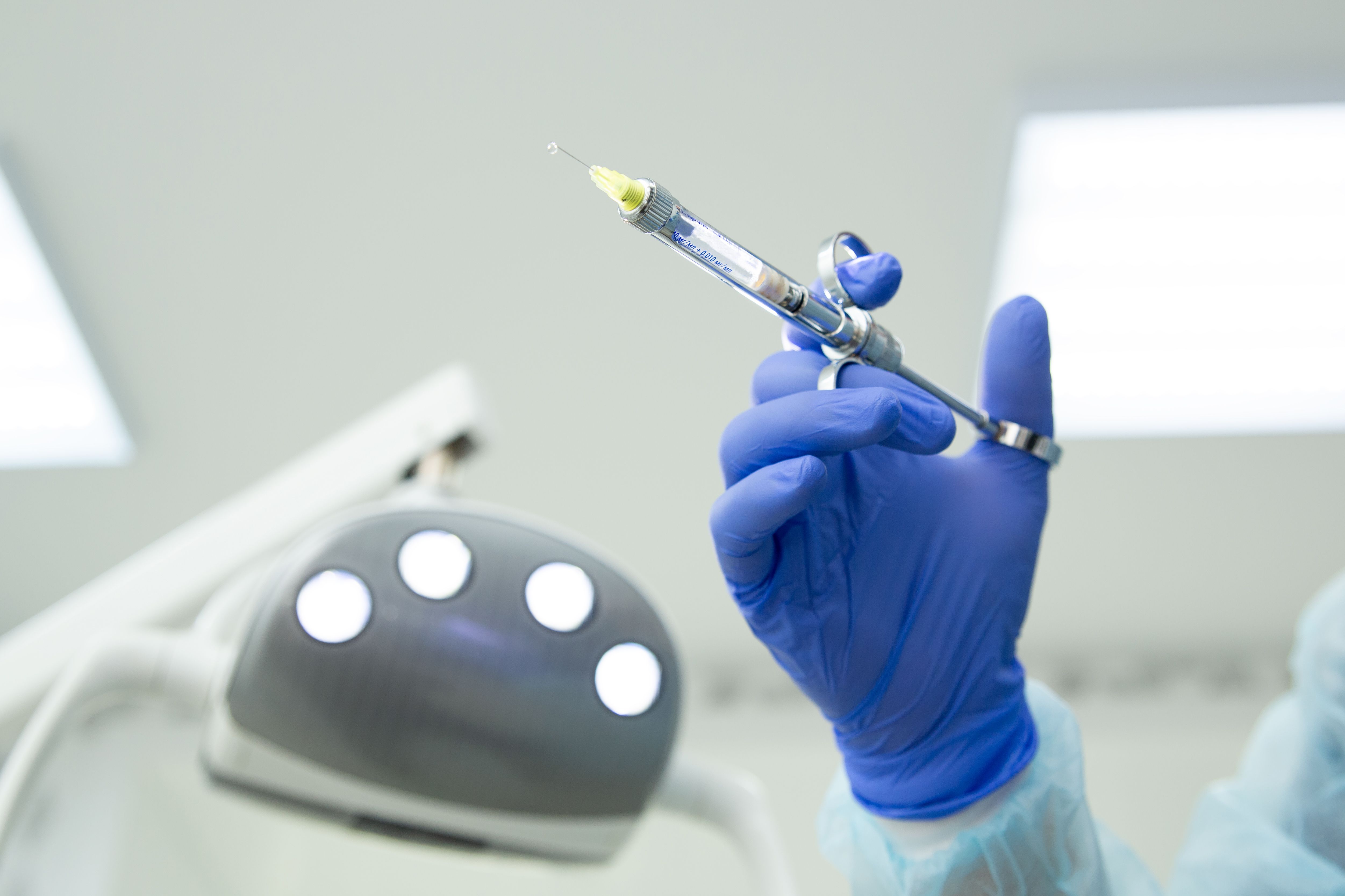 Anesthesia monitoring equipment in an operating theatre